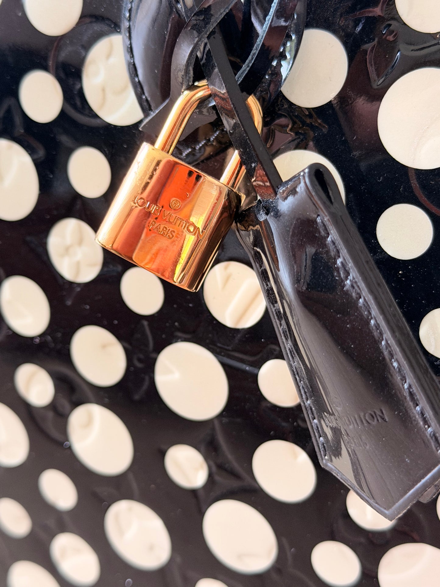 RARE COLLECTOR LIMITED EDITION Louis Vuitton x Yayoi Kusama, Polka Dot Lockit Bag