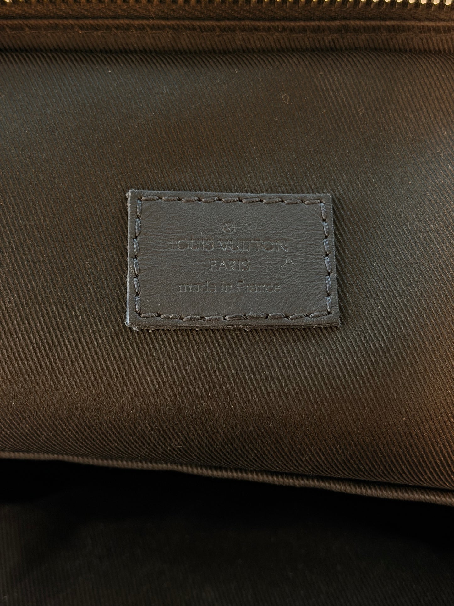 Louis Vuitton Avenue Sling Bag in Damier Graphite Canvas
