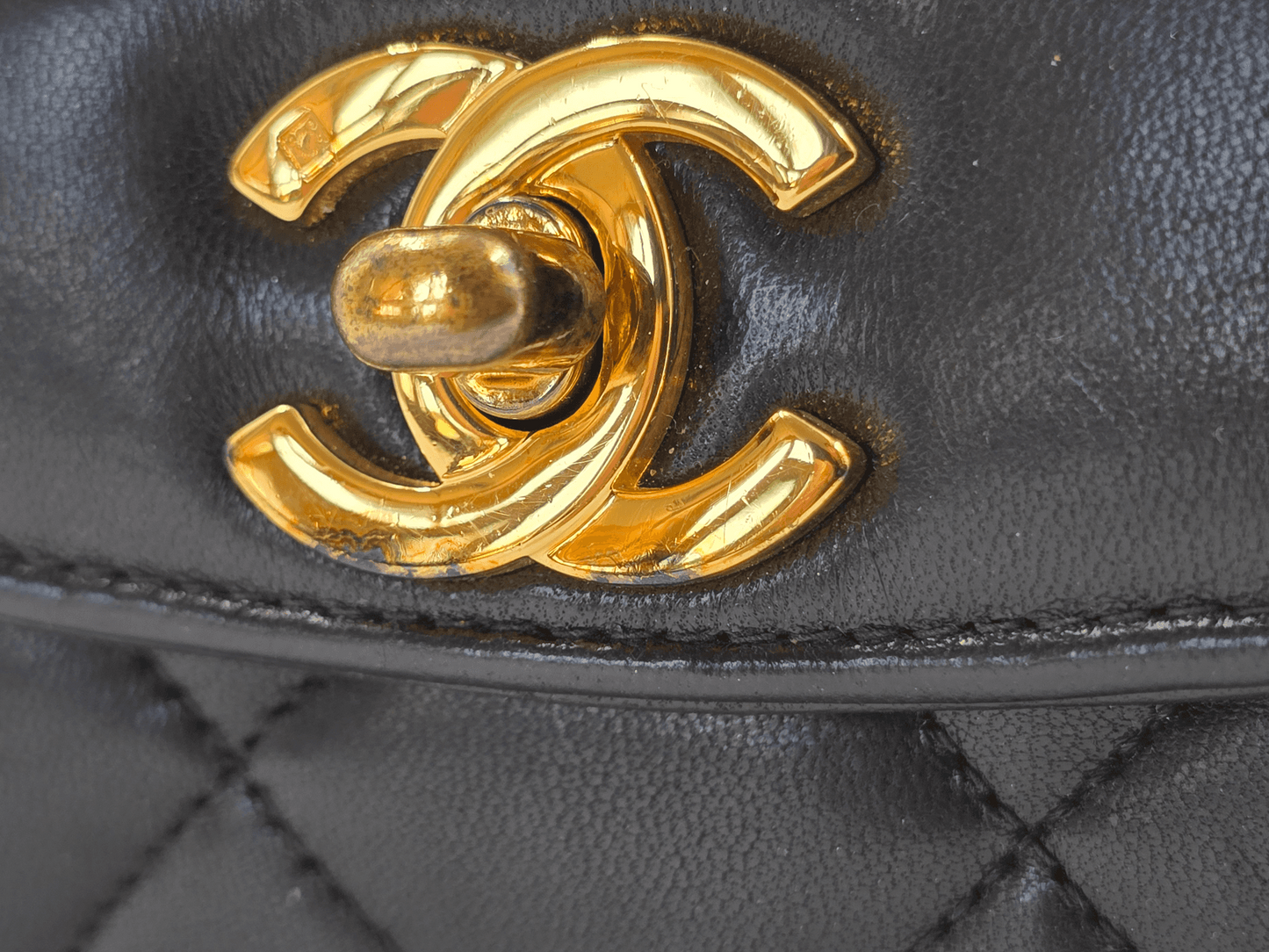 Vintage Chanel Classic Flap Black Quilted Leather Flap Bag – Vintage Gold CC Turn Lock