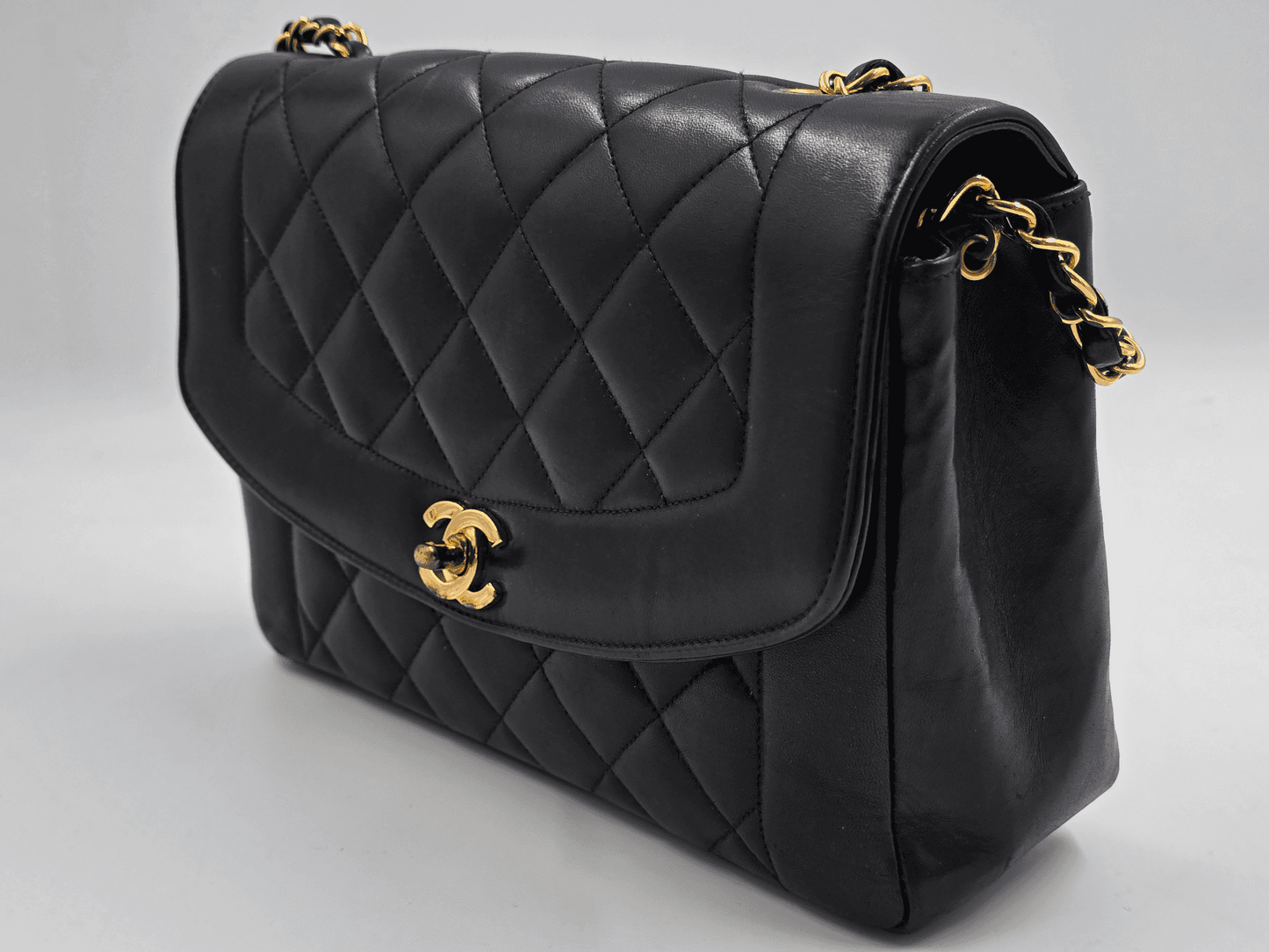 Vintage Chanel Classic Flap Black Quilted Leather Flap Bag – Vintage Gold CC Turn Lock