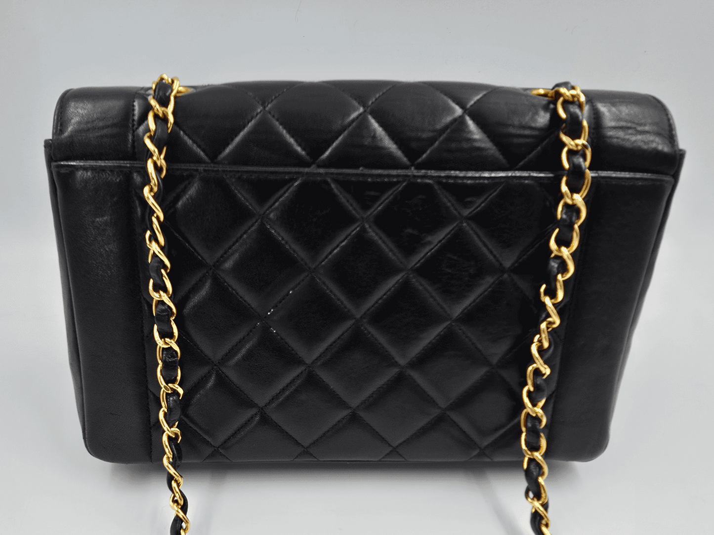 Vintage Chanel Classic Flap Black Quilted Leather Flap Bag – Vintage Gold CC Turn Lock