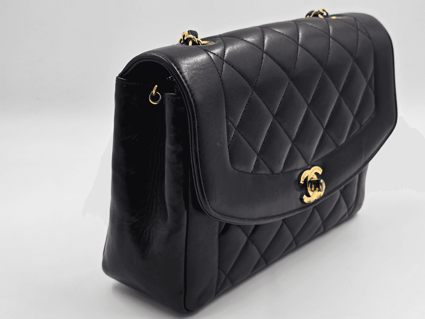 Vintage Chanel Classic Flap Black Quilted Leather Flap Bag – Vintage Gold CC Turn Lock