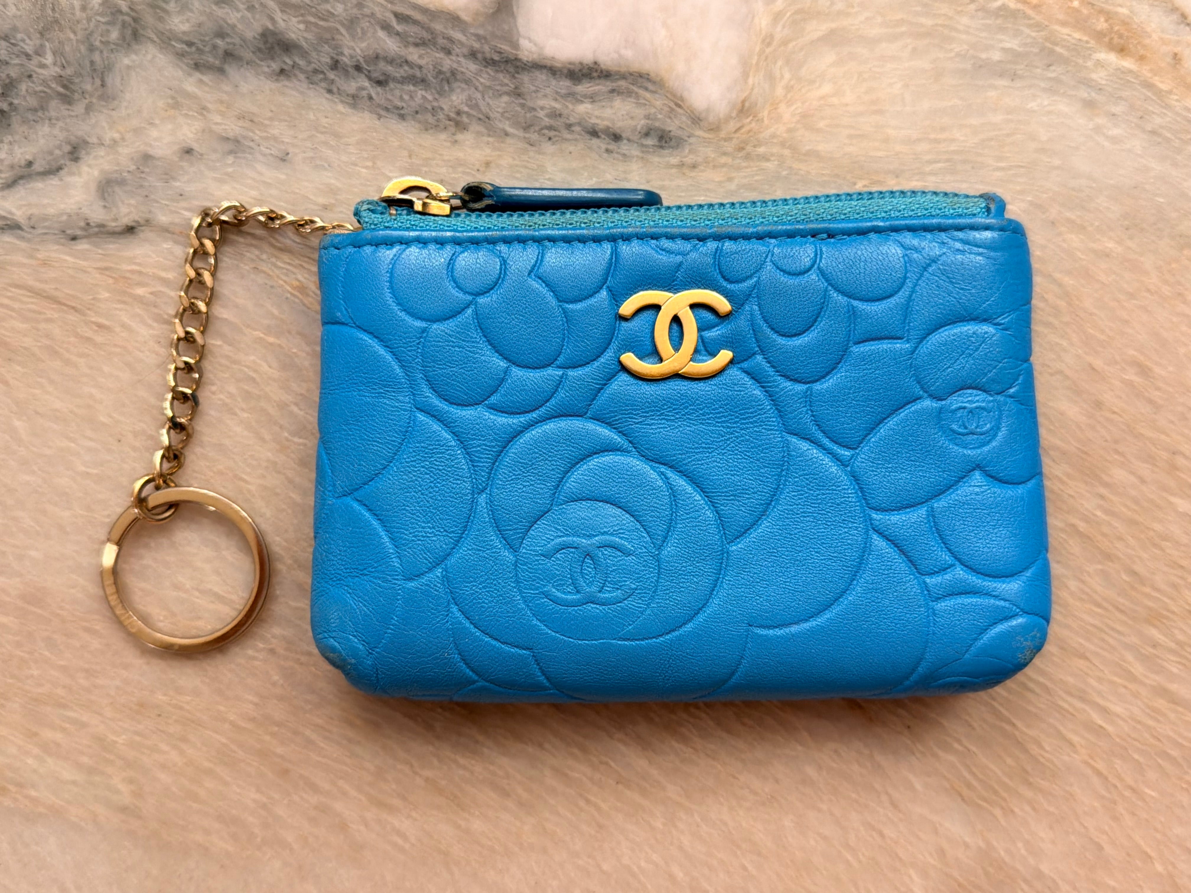 CHANEL カメリア CHANEL Turquoise Camillia Embossed Lambskin Key Holder – The