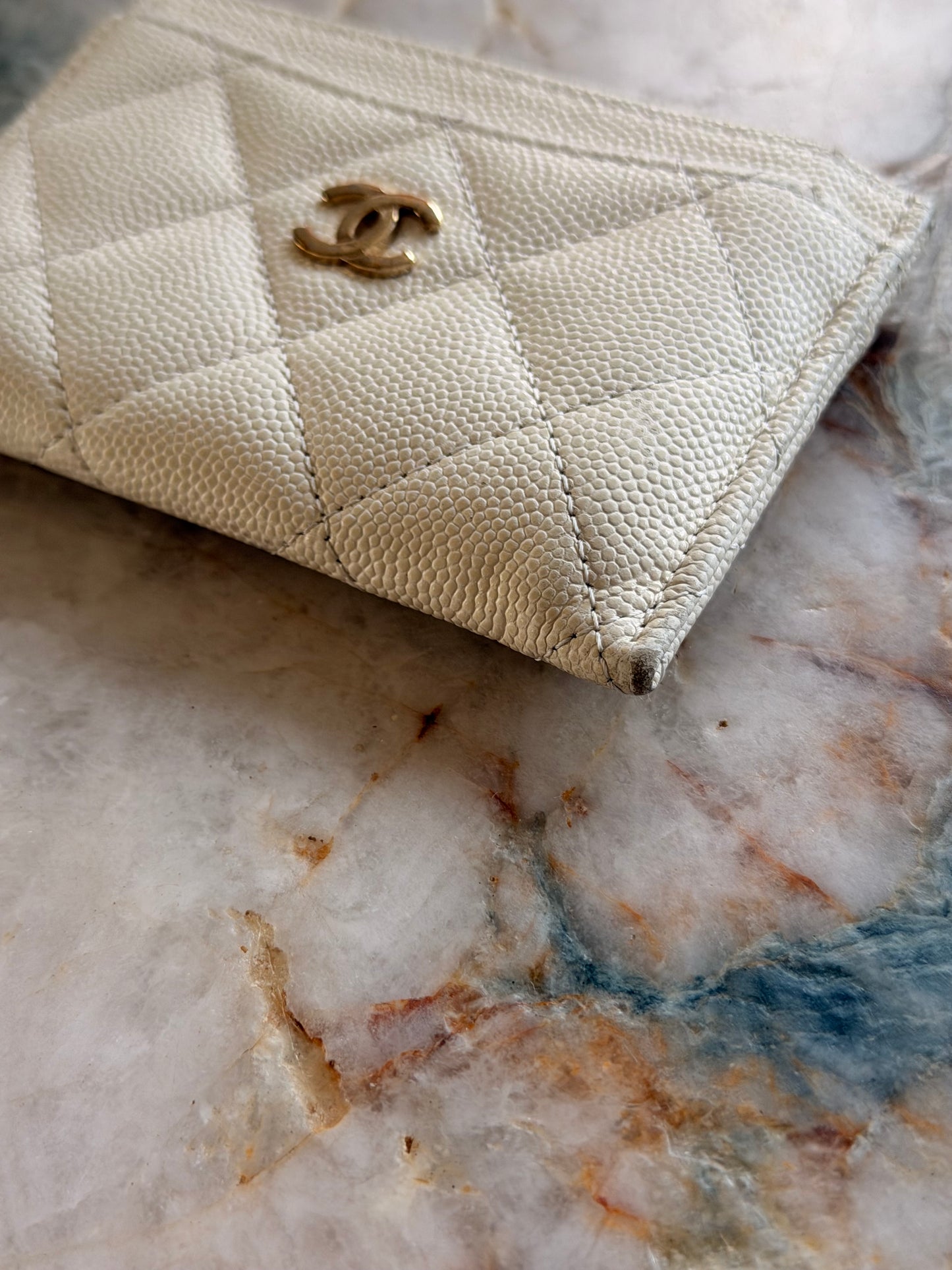 CHANEL White Classic Card Holder In Grained Calfskin